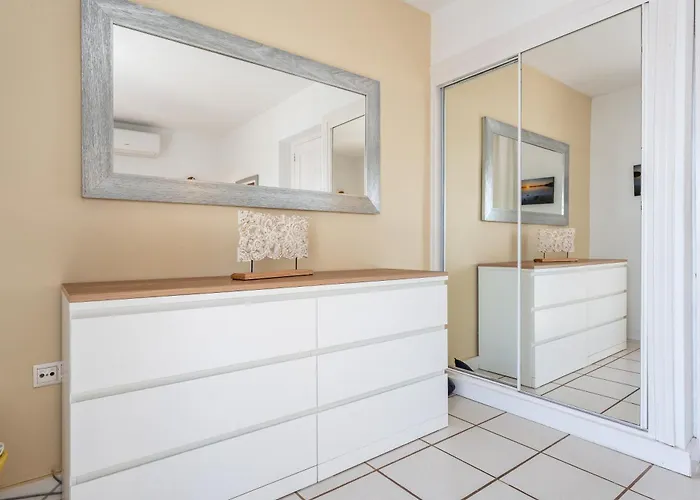 شقة Sea Front House Micaela G *
