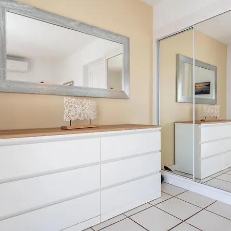 Sea Front House Micaela G * Μαρμπέλλα