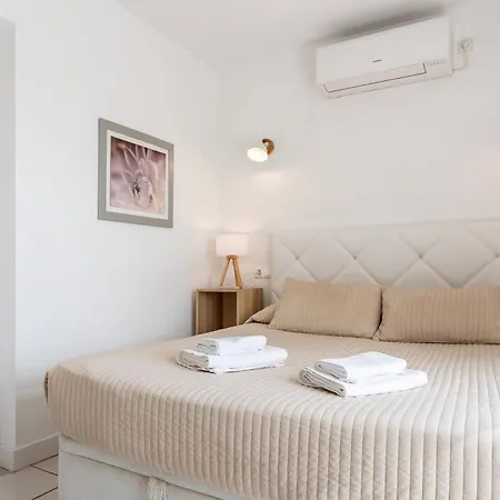 Sea Front House Micaela G מארבלה