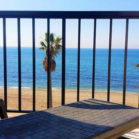 Sea Front House Micaela G דירה