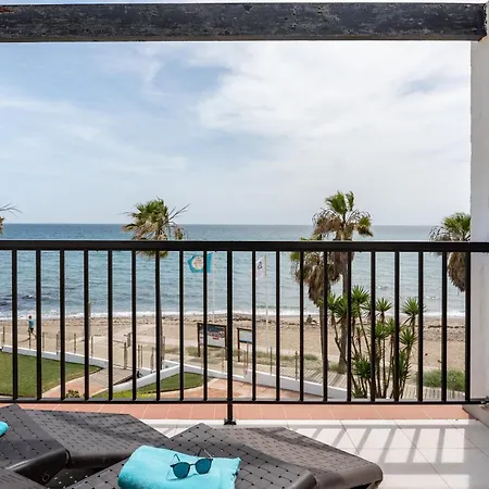 Sea Front House Micaela G דירה מארבלה